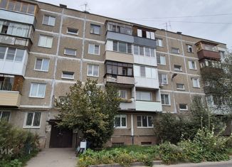 Продам 4-комнатную квартиру, 58 м2, Кстово, улица 40 лет Октября, 25А