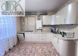 Сдаю в аренду 2-ком. квартиру, 65 м2, Арзамас, улица Чехова, 41