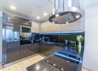 Продам трехкомнатную квартиру, 85 м2, Екатеринбург, улица Серова, 45, улица Серова