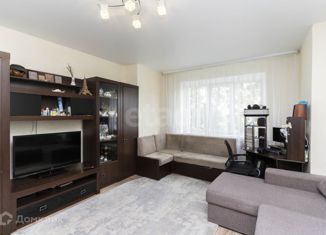 Продажа 1-ком. квартиры, 43 м2, Тюмень, улица Монтажников, 8