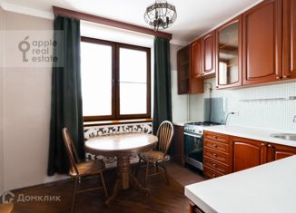 Сдается трехкомнатная квартира, 80 м2, Москва, улица Чаянова, 16, улица Чаянова