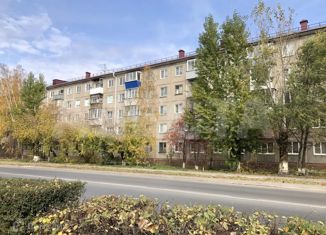 Продам трехкомнатную квартиру, 48.3 м2, Омск, улица Петра Осминина, 17, Октябрьский округ