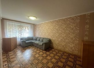 Сдается в аренду 1-комнатная квартира, 36 м2, Тольятти, улица Матросова, 21А, Комсомольский район