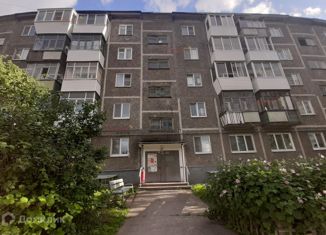 Продаю 2-ком. квартиру, 46 м2, Первоуральск, улица Ватутина, 79А
