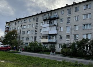 Продается 2-комнатная квартира, 47.4 м2, городской посёлок Мга, Комсомольский проспект, 44