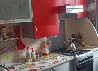 Продаю трехкомнатную квартиру, 70 м2, Нижний Новгород, улица Героя Чугунова, 6, улица Героя Чугунова