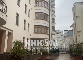 Сдается двухкомнатная квартира, 65 м2, Москва, Кривоарбатский переулок, 8с2, метро Смоленская