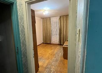 Продаю четырехкомнатную квартиру, 90 м2, Нальчик, улица Шогенова, 16, район Дубки