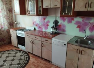 Продается 2-ком. квартира, 56.8 м2, поселок городского типа Уренгой, 1-й микрорайон, 9