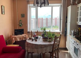 Трехкомнатная квартира на продажу, 79.7 м2, Санкт-Петербург, проспект Космонавтов, 75, метро Звёздная