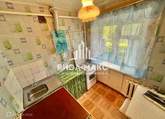 Продаю трехкомнатную квартиру, 42.3 м2, посёлок Навля, переулок Дмитрия Емлютина, 3