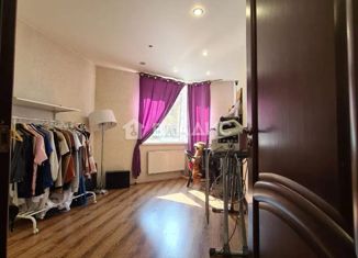 Продаю 3-ком. квартиру, 72 м2, поселок Бугры, Школьная улица, 11к1