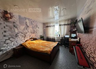 Продается 4-комнатная квартира, 96.3 м2, Удмуртия, улица Ворошилова, 125