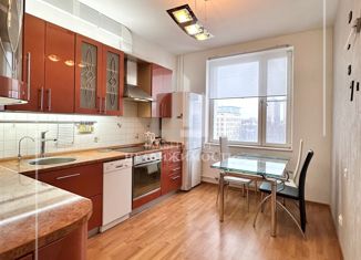 Продам 2-комнатную квартиру, 70 м2, Санкт-Петербург, улица Беринга, 1, улица Беринга