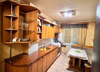 Продам 2-ком. квартиру, 55 м2, Краснодар, улица Думенко, улица Думенко, 8