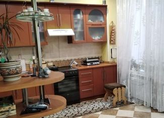 Продам 4-комнатную квартиру, 125 м2, Азов, Черноморский переулок, 66