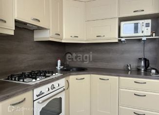 Сдается 2-ком. квартира, 64.7 м2, Миасс, улица Колесова, 17