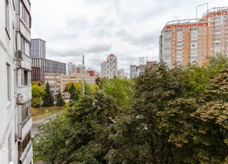 Продается 2-ком. квартира, 45 м2, Москва, Винницкая улица, 7, метро Раменки