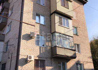 Продаю трехкомнатную квартиру, 61 м2, Черкесск, улица Любови Шевцовой, 16А
