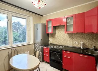 Сдам в аренду 1-комнатную квартиру, 42 м2, Москва, Кленовый бульвар, 26, метро Кленовый бульвар