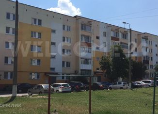 Продается 2-ком. квартира, 60 м2, Строитель, улица Ленина, 13А
