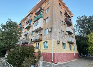 Продается трехкомнатная квартира, 60.08 м2, Калмыкия, 6-й микрорайон, 7