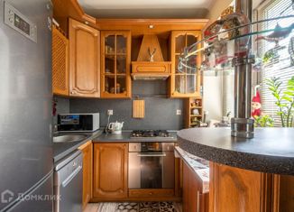 Продается трехкомнатная квартира, 55.4 м2, Москва, Никитинская улица, 26к1, Никитинская улица