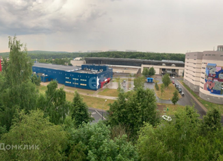 Продаю 4-ком. квартиру, 63 м2, Москва, улица Красного Маяка, 13Ак2, метро Пражская