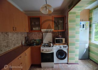Продается 3-комнатная квартира, 56 м2, поселок городского типа Новомихайловский, 1-й микрорайон, 1