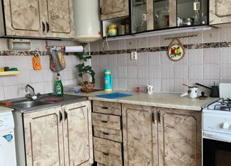 Продаю двухкомнатную квартиру, 61.9 м2, посёлок городского типа Новоозёрное, улица Адмирала Кантура, 7