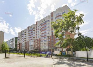 Сдаю в аренду 3-ком. квартиру, 78 м2, Екатеринбург, Родонитовая улица, 26