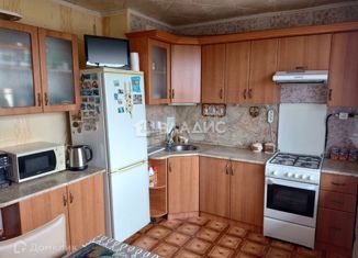 Продажа 4-комнатной квартиры, 87.6 м2, поселок городского типа Маслова Пристань, улица 72-й Гвардейской Дивизии, 79