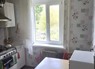 Продаю 3-ком. квартиру, 58 м2, Апшеронск, Кооперативная улица, 2