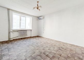 Продаю 2-ком. квартиру, 55 м2, Симферополь, улица Туристов, 8/5/1, Железнодорожный район