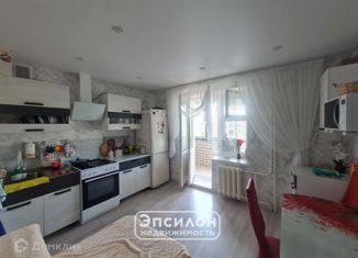 Продается 2-ком. квартира, 60 м2, Курская область, улица Парижской Коммуны, 34