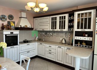 Продаю трехкомнатную квартиру, 96 м2, Ижевск, улица 40 лет Победы, 146, жилой район Аэропорт