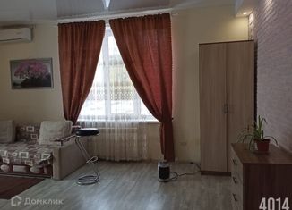 Продаю 1-ком. квартиру, 47 м2, Аксай, улица Платова, 72В