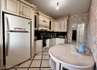 Продам трехкомнатную квартиру, 103 м2, Каспийск, Западная улица, 1