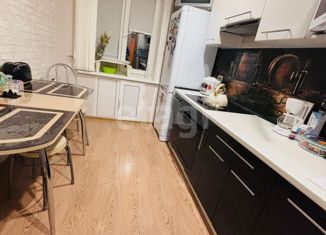 Продается 4-ком. квартира, 82.7 м2, Златоуст, улица имени Максима Горького, 3А