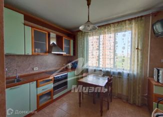 Сдам трехкомнатную квартиру, 75 м2, Москва, улица Кутузова, 6, улица Кутузова