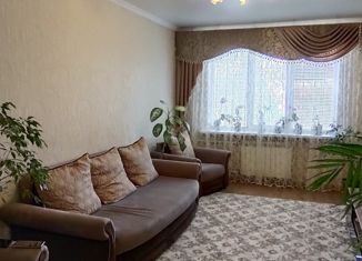 Продается 3-комнатная квартира, 63 м2, Черкесск, улица Гутякулова, 36, микрорайон Родина