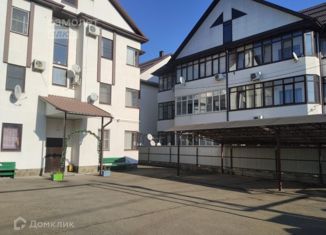 Продажа 3-комнатной квартиры, 85 м2, Абинск, улица Красных Курсантов, 2