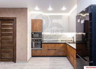 Продаю 2-ком. квартиру, 60 м2, Краснодар, улица Цезаря Куникова, 24к1, ЖК Времена Года 3