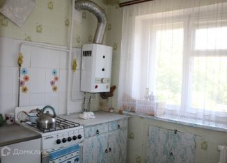 Продается 3-комнатная квартира, 55 м2, посёлок Навля, улица Красных Партизан, 22