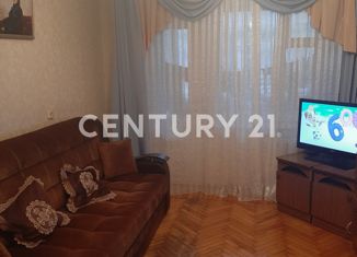 Продается 3-комнатная квартира, 57 м2, Владикавказ, площадь 50 лет Октября, 4, 1-й микрорайон