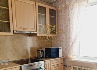 Продам 3-комнатную квартиру, 67.8 м2, Артём, Михайловская улица, 12