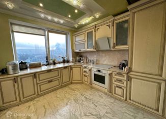 Продам 4-комнатную квартиру, 120.8 м2, Кисловодск, улица Кирова, 33