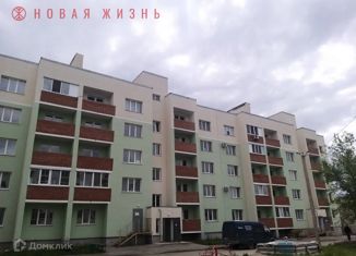 Продается 3-комнатная квартира, 83.2 м2, посёлок городского типа Петра Дубрава, улица Строителей, 5