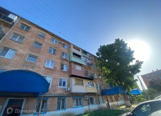 Продам трехкомнатную квартиру, 50 м2, Камызяк, улица Максима Горького, 99