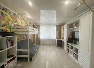 Продаю двухкомнатную квартиру, 49.5 м2, городское поселение Город Сокол, улица Шатенево, 75